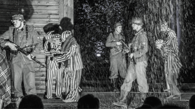 scenefoto van soldaten en gevangenen